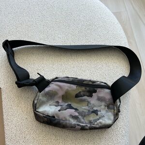 Lululemon Everywhere Belt Bag